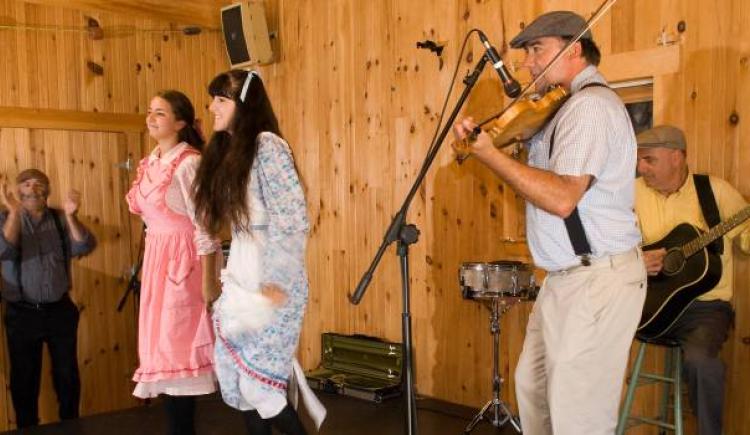 people dancing next to a fiddler